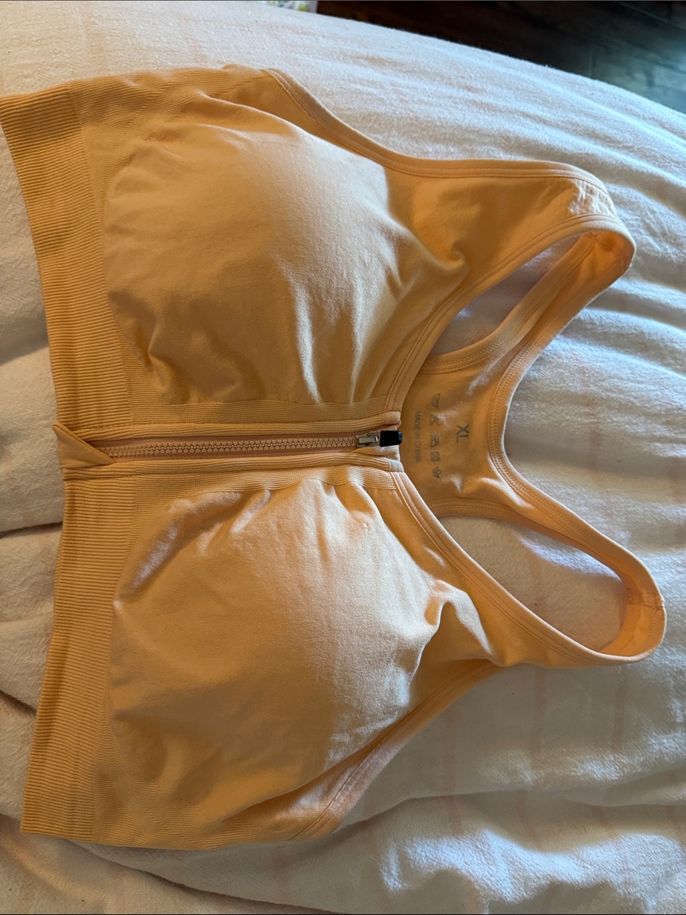 Amazon Peach Front-Zip Seamless Light Support Sports Bra